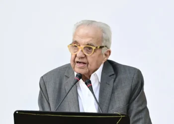 Πέθανε ο Αλέκος Φλαμπουράρης σε ηλικία 87 ετών