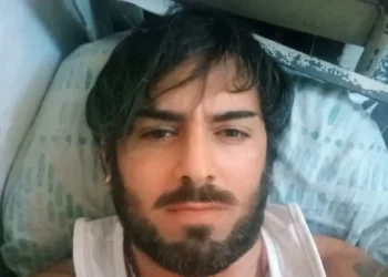 Κρατούμενος πρώην παίκτης reality ανεβάζει στο Facebook βιντεοκλίπ μέσα από το κελί – Είχε μπουκάρει στο Εφετείο φορτωμένος με ναρκωτικά