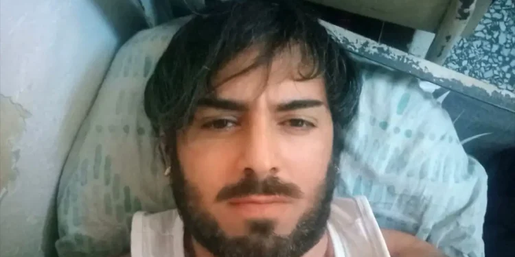 Κρατούμενος πρώην παίκτης reality ανεβάζει στο Facebook βιντεοκλίπ μέσα από το κελί – Είχε μπουκάρει στο Εφετείο φορτωμένος με ναρκωτικά