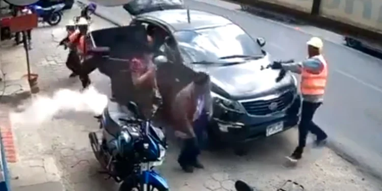 Άγρια δολοφονία στη μέση του δρόμου στη Γουατεμάλα: Εκτελεστές ντυμένοι ως εργάτες σκότωσαν 52χρονο εργολάβο – Δείτε βίντεο