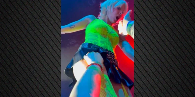 Βίντεο: Άγρια παρενόχληση στη Halsey ενώ τραγουδούσε στη σκηνή – Δείτε τι έκανε θαυμάστριά της