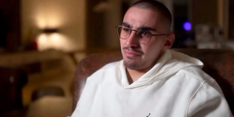 «Χειρότεροι και από Ναζί»: 21χρονος Ισραηλινός μιλά για τη σεξουαλική κακοποίηση που υπέστη στα χέρια των βασανιστών του στη Γάζα