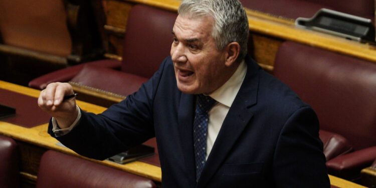 Δημήτρης Κυριαζίδης: Δεν «βγαίνει» με 5.000 ευρώ – «Ευτυχώς η σύζυγός μου δουλεύει»