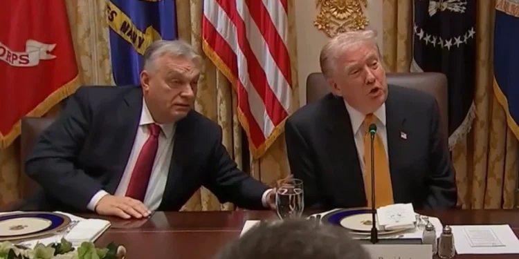 Εντυπωσιασμένος ο Ορμπάν από την εκπρόσωπο Τύπου του Λευκού Οίκου – «Μπορώ να την πάρω μαζί μου στην Ουγγαρία;» ρώτησε τον Τραμπ