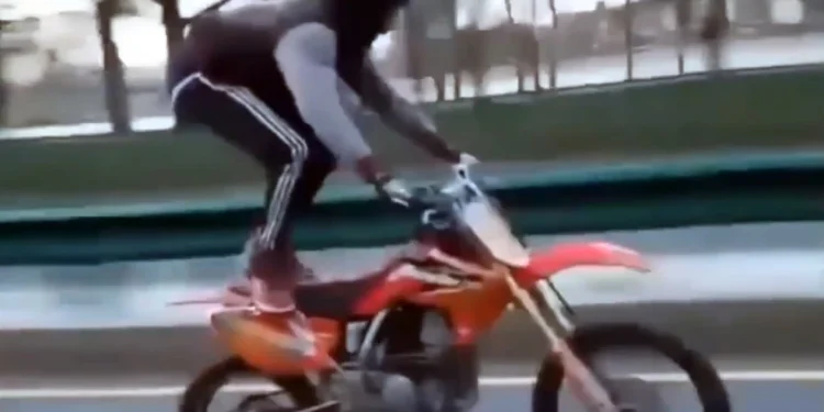 Σταρ του YouTube και του TikTok ο ένας δράστης από τη «ληστεία του αιώνα» στο Λούβρο