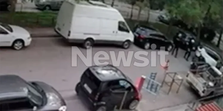 Νέος Κόσμος: Η στιγμή που ο 29χρονος σκοτώνει στο ξύλο τον 58χρονο – Βίντεο ντοκουμέντο