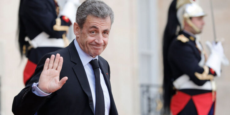 Αποφυλακίζεται ο Σαρκοζί: Ελεύθερος με βραχιολάκι μετά από 20 ημέρες στην απομόνωση