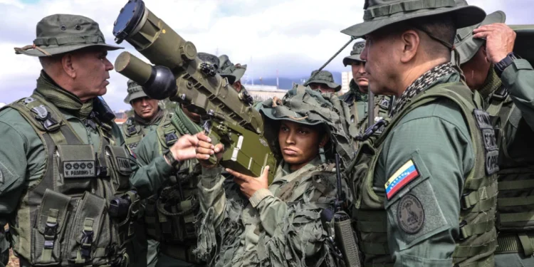 ΗΠΑ και Βενεζουέλα συγκεντρώνουν δυνάμεις: Ο Τραμπ έστειλε το αεροπλανοφόρο Ford, με μαζική στρατιωτική κινητοποίηση απαντά ο Μαδούρο