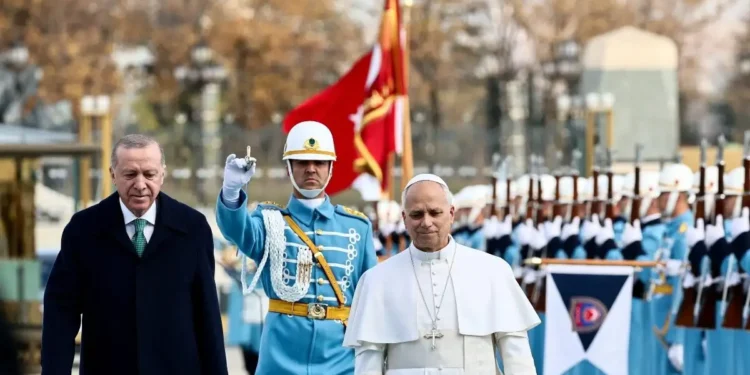 Πάπας Λέων: Live εικόνα από το ταξίδι του στην Τουρκία – Η συνάντηση με τον Ερντογάν