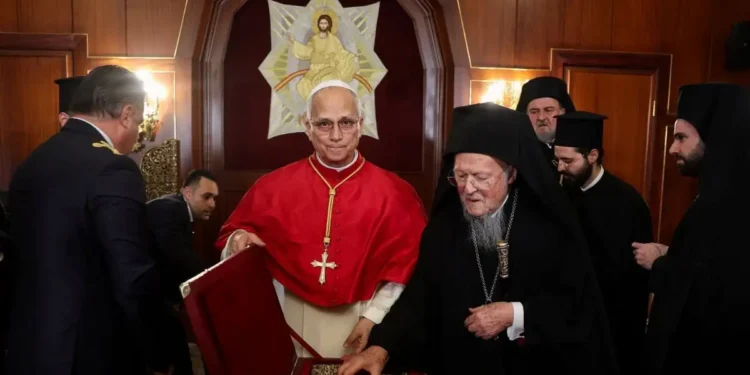 Πάπας Λέων: Η ιστορική συνάντηση με τον Οικουμενικό Πατριάρχη Βαρθολομαίο στο Φανάρι – Δοξολογία και κοινή διακήρυξη