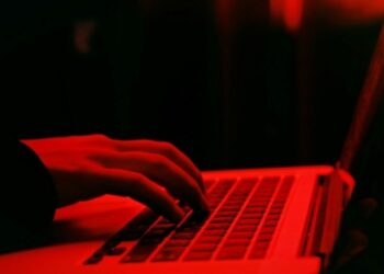 Πορνογραφική εταιρεία μηνύει χρήστες που κατεβάζουν τις ταινίες της και βγάζει δισ. δολάρια