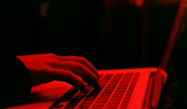 Πορνογραφική εταιρεία μηνύει χρήστες που κατεβάζουν τις ταινίες της και βγάζει δισ. δολάρια