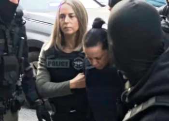 Στα δικαστήρια Πειραιά η 46χρονη που σκότωσε την πεθερά της στη Σαλαμίνα – Τα στοιχεία που την πρόδωσαν