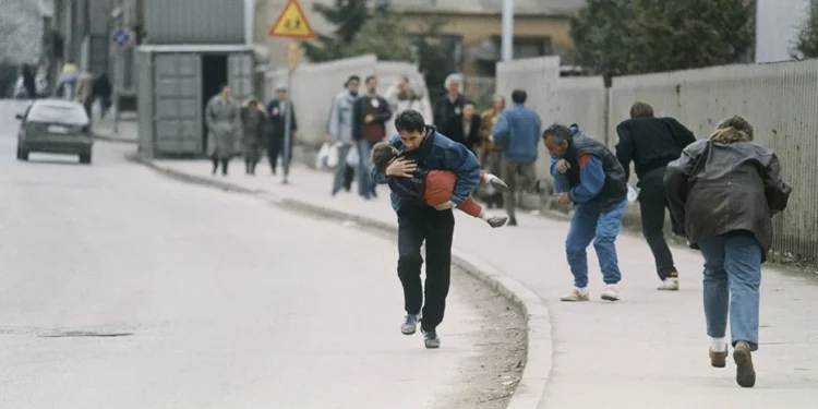 Ιταλοί πλήρωναν για να πάνε στο Σαράγεβο και να πυροβολήσουν αθώους πολίτες κάνοντας το… χόμπι τους – Έρευνα από τη Δικαιοσύνη