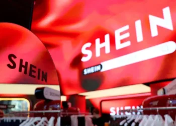 Η Γαλλία απειλεί την Shein με αποκλεισμό από την αγορά της – Πουλούσαν παιδικές κούκλες σαν «σεξουαλικά παιχνίδια»