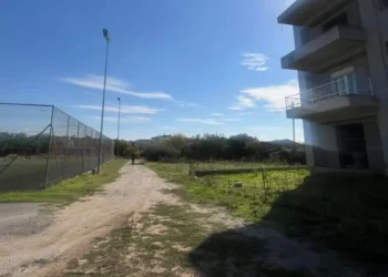 Θεσσαλονίκη: 55χρονος πυροβόλησε με καραμπίνα στον αέρα γιατί τον ενοχλούσαν ανήλικοι – Στο νοσοκομείο 15χρονος με τραύματα από σκάγια