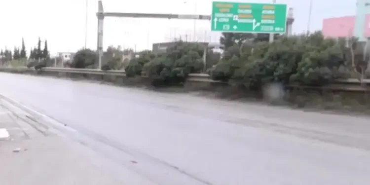 Θεσσαλονίκη: Νταλίκα εμβόλισε χαλασμένο ΙΧ που ήταν στην άκρη του δρόμου και εγκατέλειψε το σημείο – Χαροπαλεύει ο οδηγός