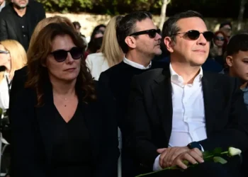 Αλέκος Φλαμπουράρης: Το τελευταίο αντίο στο ιστορικό στέλεχος της Αριστεράς