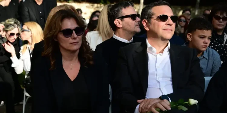 Αλέκος Φλαμπουράρης: Το τελευταίο αντίο στο ιστορικό στέλεχος της Αριστεράς