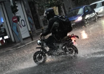 Κακοκαιρία Adel: Νέο έκτακτο δελτίο από την ΕΜΥ – Μέχρι το μεσημέρι οι καταιγίδες στην Αττική – Έπεσε και χαλάζι, κλειστά σχολεία