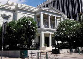 Ηχηρή απάντηση της Αθήνας στις απειλές Ζαχάροβα: Αυτονόητο δικαίωμα κάθε κράτους να συνάπτει διακρατικές συμφωνίες