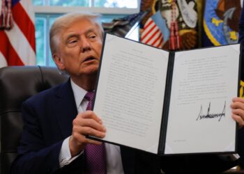 ΗΠΑ: Και επίσημα «υπουργείο Πολέμου» το Άμυνας – Βίδωσε την επιγραφή ο Χέγκσεθ – Βίντεο