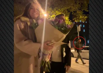 Ζευγάρι έκανε ρομαντική βόλτα στη Βαρκελώνη και… πάγωσε όταν πέρασε δίπλα τους ο Μέσι – Δείτε βίντεο