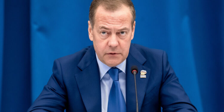 Σφοδρή επίθεση Μεντβέντεφ στον Ζελένσκι: Είναι βρωμερός, πρέπει να κρύβεται για το υπόλοιπο της ζωής του