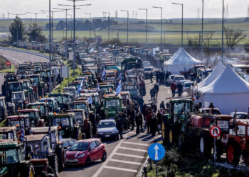 Μπλόκα: Επιμένει ο «σκληρός πυρήνας» των αγροτών – Κόβουν την Ελλάδα στα δύο στις 16:00