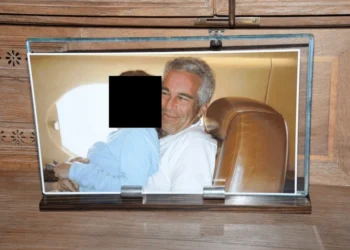 Οι αποκρουστικές απαιτήσεις Έπσταϊν για ανήλικα κορίτσια και οι «προμηθευτές»: «Δεν ήθελε ισπανόφωνες ή σκούρες»