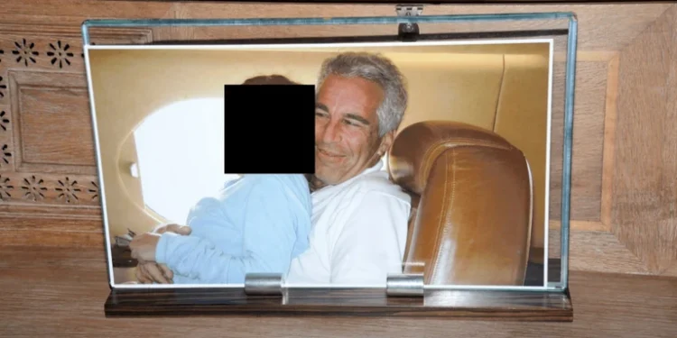 Οι αποκρουστικές απαιτήσεις Έπσταϊν για ανήλικα κορίτσια και οι «προμηθευτές»: «Δεν ήθελε ισπανόφωνες ή σκούρες»