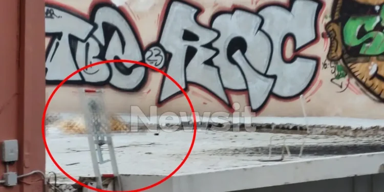 Γκύζη: «Δεν άντεχα άλλο» έγραψε σε σημείωμα πριν πέσει στο κενό ο 74χρονος που μαχαίρωσε την γυναίκα του – Πληροφορίες ότι εκείνη πάσχει από άνοια