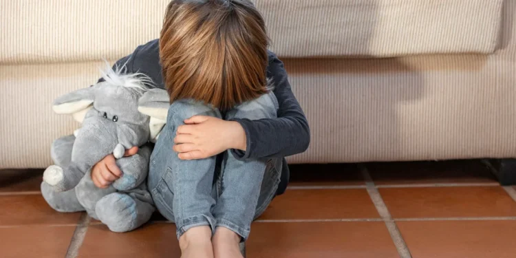 55χρονη στη Θεσσαλονίκη κακοποιούσε σεξουαλικά τον γιο της οικιακής βοηθού της από την ηλικία των 9 ετών