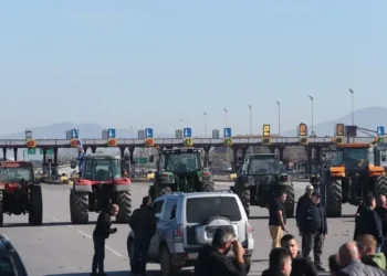 Θεσσαλονίκη: Οι αγρότες έκλεισαν την εθνική οδό στα Μάλγαρα