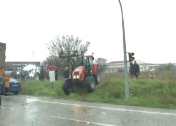 Σέρρες: Αγρότες με τρακτέρ “έσπασαν” το μπλόκο των αστυνομικών – Κατευθύνονται προς Προμαχώνα(Βίντεο)