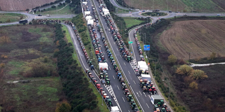 Αγροτικές κινητοποιήσεις: Ζητούν δεσμεύσεις και προαναγγέλουν δυναμικότερες κινητοποιήσεις