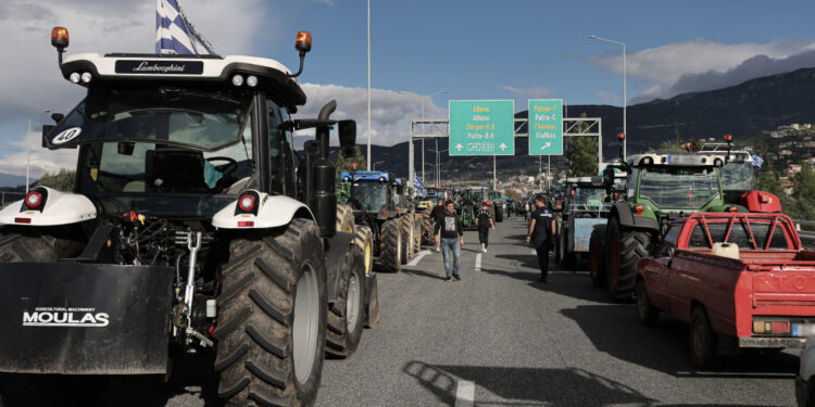 Κρίσιμη ημέρα για το αγροτικό: Τι σκέφτονται στα μπλόκα μετά το πακέτο Τσιάρα και τι θα πει σήμερα ο Μητσοτάκης