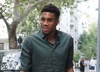 Νέες φωτιές στις φήμες για το μέλλον του Αντετοκούνμπο: Αγόρασε οκταώροφο κτήριο στη Νέα Υόρκη