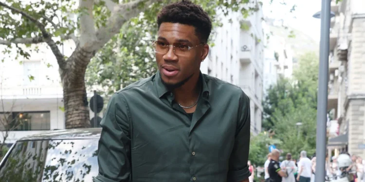 Νέες φωτιές στις φήμες για το μέλλον του Αντετοκούνμπο: Αγόρασε οκταώροφο κτήριο στη Νέα Υόρκη