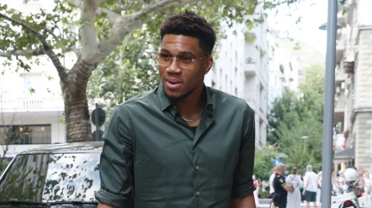 Νέες φωτιές στις φήμες για το μέλλον του Αντετοκούνμπο: Αγόρασε οκταώροφο κτήριο στη Νέα Υόρκη