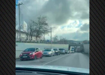 Ταλαιπωρία για τους εκδρομείς λόγω μπλόκων και εκτροπών, οδηγούν μέχρι και σε χωματόδρομους – Πού υπάρχουν προβλήματα