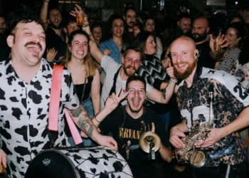 Ο δήμαρχος της Φλώρινας διέκοψε συναυλία των Banda Entopica επειδή τραγούδησαν στα σλάβικα, «δεχτήκαμε επιθέσεις και απειλές» καταγγέλει η μπάντα