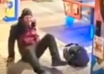 Ευτύχης Μπλέτσας: Η τούμπα του παρουσιαστή σε λούνα παρκ – Η μπουνιά σε παιχνίδι και η στιγμή της πτώσης