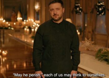 Ο Ζελένσκι φέρεται να εύχεται στο Χριστουγεννιάτικο μήνυμά του τον θάνατο του Πούτιν: «Ας χαθεί»