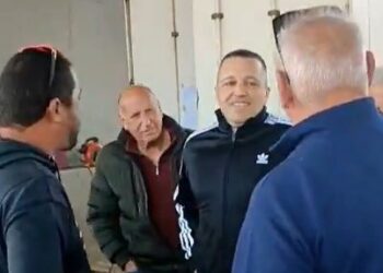 Ο Ηλίας Κασιδιάρης πήρε άδεια από τη φυλακή και επισκέφτηκε μπλόκο αγροτών