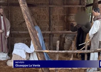 Απίστευτο περιστατικό στην Ιταλία: Έκανε το άγαλμα σε χριστουγεννιάτικη φάτνη για να γλιτώσει από την αστυνομία