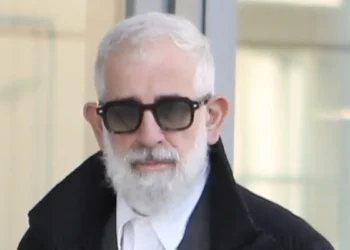 Πέτρος Φιλιππίδης: «Είμαι έξι μήνες άστεγος και έχω καταστραφεί οικονομικά» λέει μετά το πόρισμα για τη φωτιά στο σπίτι του