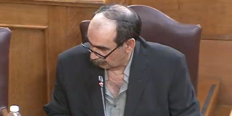 «Φραπές»: «Δεν θα απαντήσω σε ερωτήσεις» – Δεν είπε αν είναι κουμπάρος με Μητσοτάκη (Βίντεο)