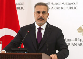 Απρόοπτο σε συνέντευξη τύπου του Φιντάν στη Συρία: Διέκοψαν άρον-άρον τις δηλώσεις του, συγγνώμη ζήτησε η Δαμασκός