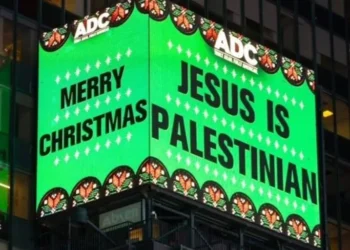«Ο Ιησούς είναι Παλαιστίνιος»: Αντιδράσεις για πινακίδα στην Times Square της Νέας Υόρκης – Πολιτικό μήνυμα ή ιστορική ανακρίβεια;